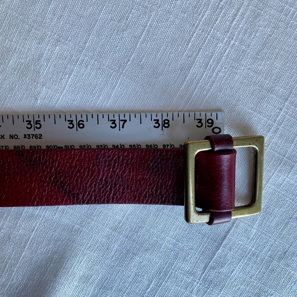 Vintage Gap leather belt in deep red with brass buckle Size Small - Picture 9 of 10